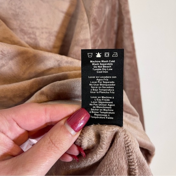 UGG Beckner Cropped Sweatshirt Long Sleeve Cropped Crewneck Velvet Plush XL - Picture 10 of 12